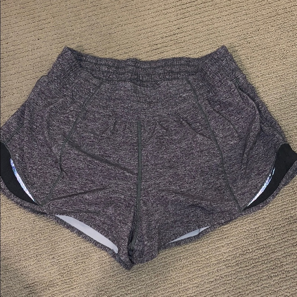 Lululemon hottie hot shorts 6 reg